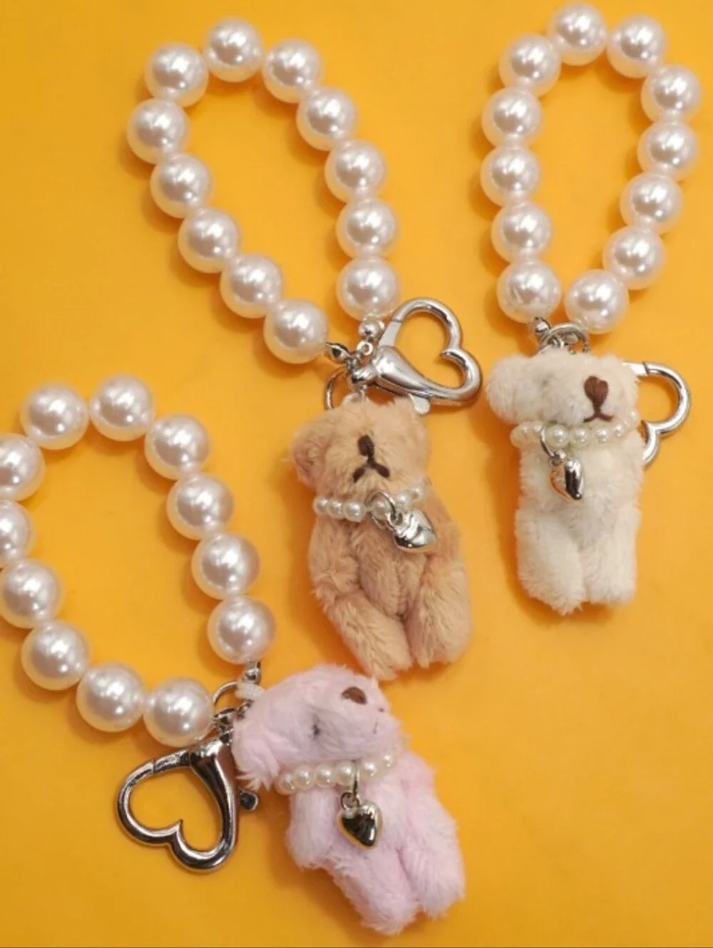 🧸 Teddy Pearl Keychain